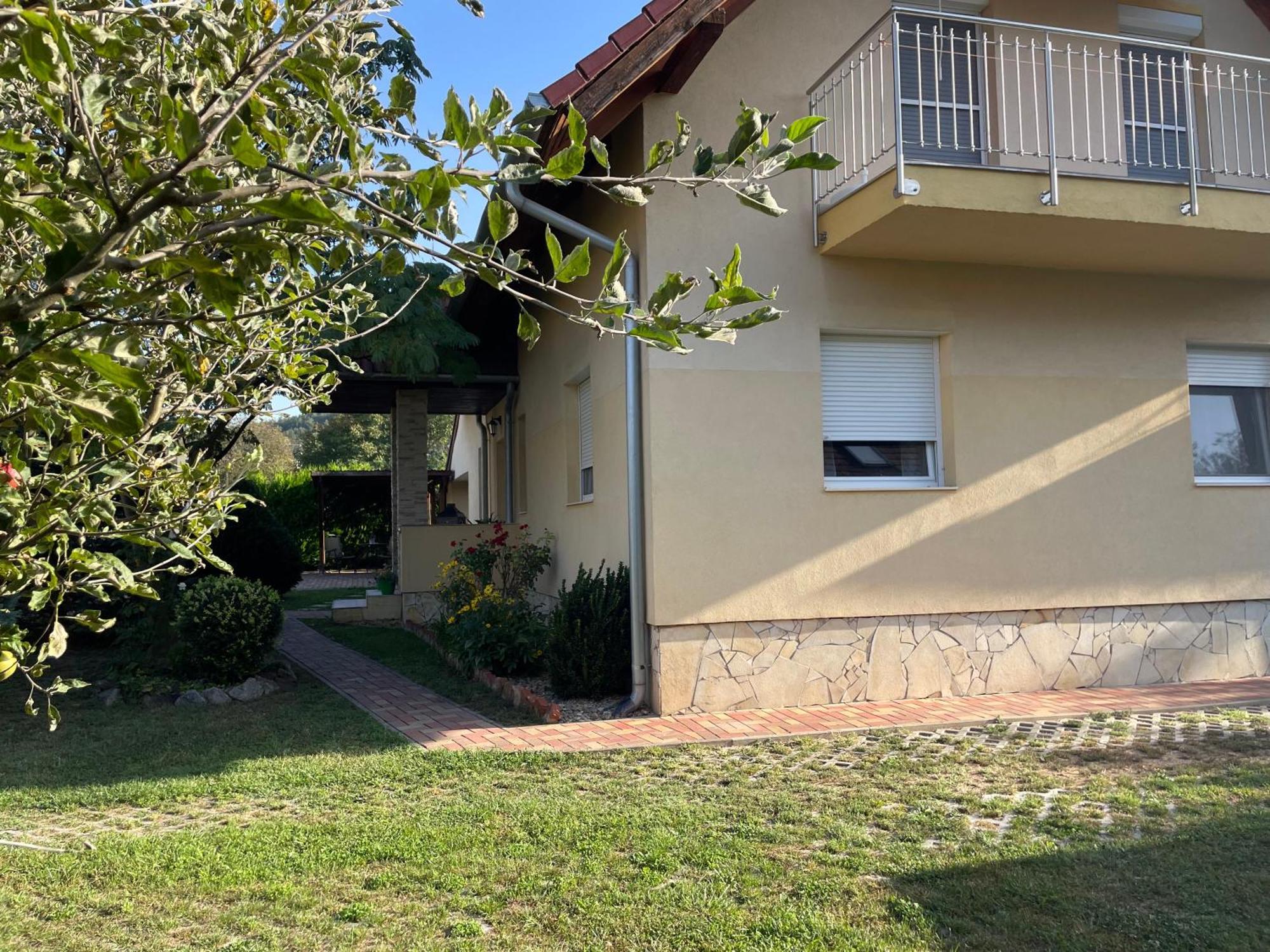 Jasmin Apartment House Vonyarcvashegy Exterior photo